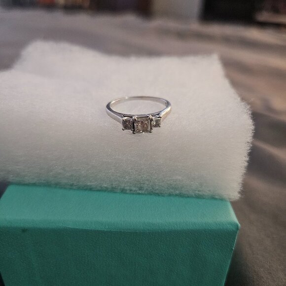 Diamonds Direct Engagement Ring - Picture 1 of 4